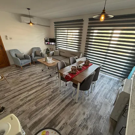 3 Bedroom Opposite Kyrenia Harbor דירה קיירניה