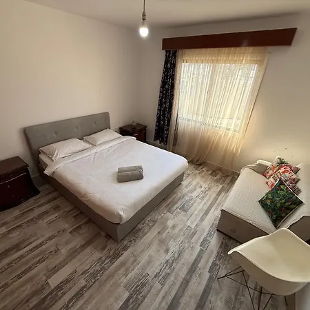 3 Bedroom Opposite Kyrenia Harbor דירה *