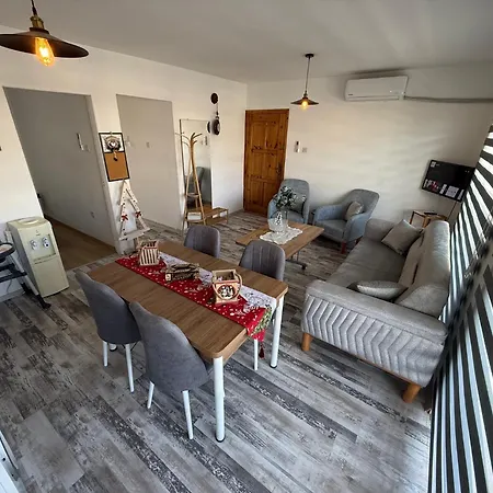 3 Bedroom Opposite Kyrenia Harbor דירה