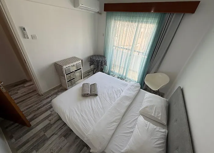 アパート 3 Bedroom Opposite Kyrenia Harbor