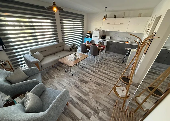 3 Bedroom Opposite Kyrenia Harbor アパート キレニア